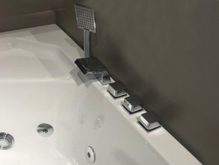 Акриловая ванна Orans BT-62118M 