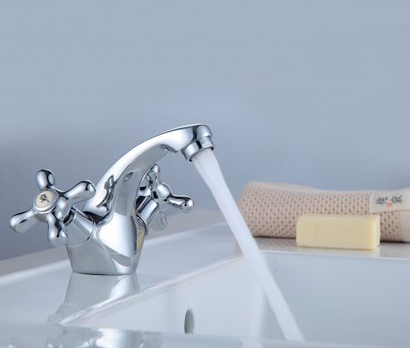 Смеситель для раковины Rossinka H02-61R Хром 