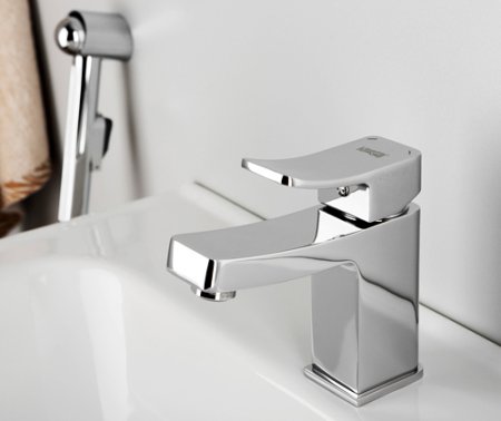 Смеситель WasserKRAFT Aller 1068 для раковины с гигиеническим душем 