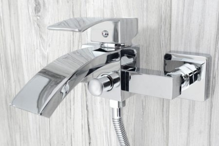 Смеситель для ванны Rea Enzo REA-B0223 