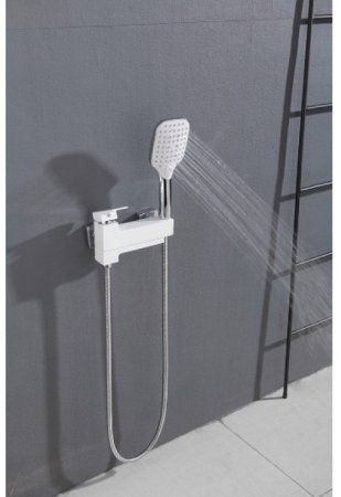 Cмеситель для ванны ViEiR V393531-F Белый 