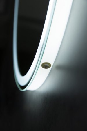 Зеркало BelBagno SPC-VST-750-900-LED-TCH с подсветкой и сенсорным выключателем 