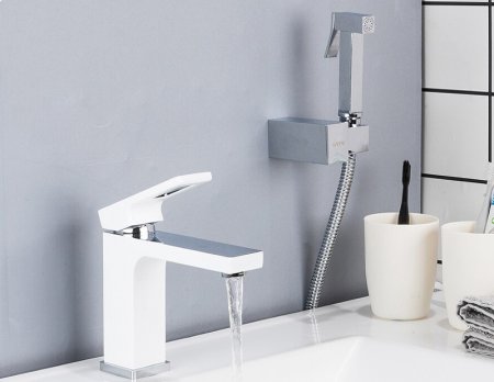 Смеситель для раковины Gappo G17-8 G1017-1 с гигиеническим душем Белый Хром 