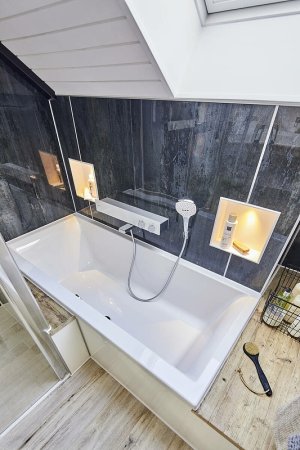 Смеситель для ванны Hansgrohe ShowerTablet 13109400 с термостатом Белый Хром 