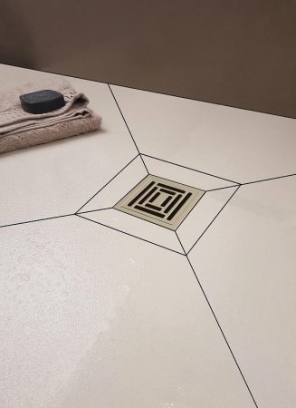 Душевой трап Berges Zentrum Uno 100x100 090371 с решеткой Хром матовый 