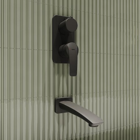 Душевая система Iddis Ray RAYBL03i68 Черная матовая 