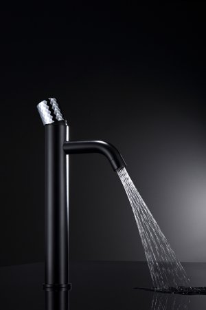 Смеситель для раковины Boheme Stick 122-BCR Черный Хром 