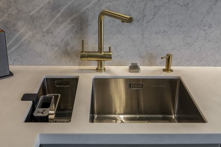 Смеситель для кухонной мойки Omoikiri Nagano PVD-G 4178.8028 с фильтром 